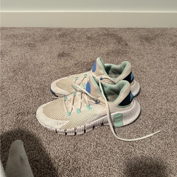 Nike Metcons - Picture 3 of 6